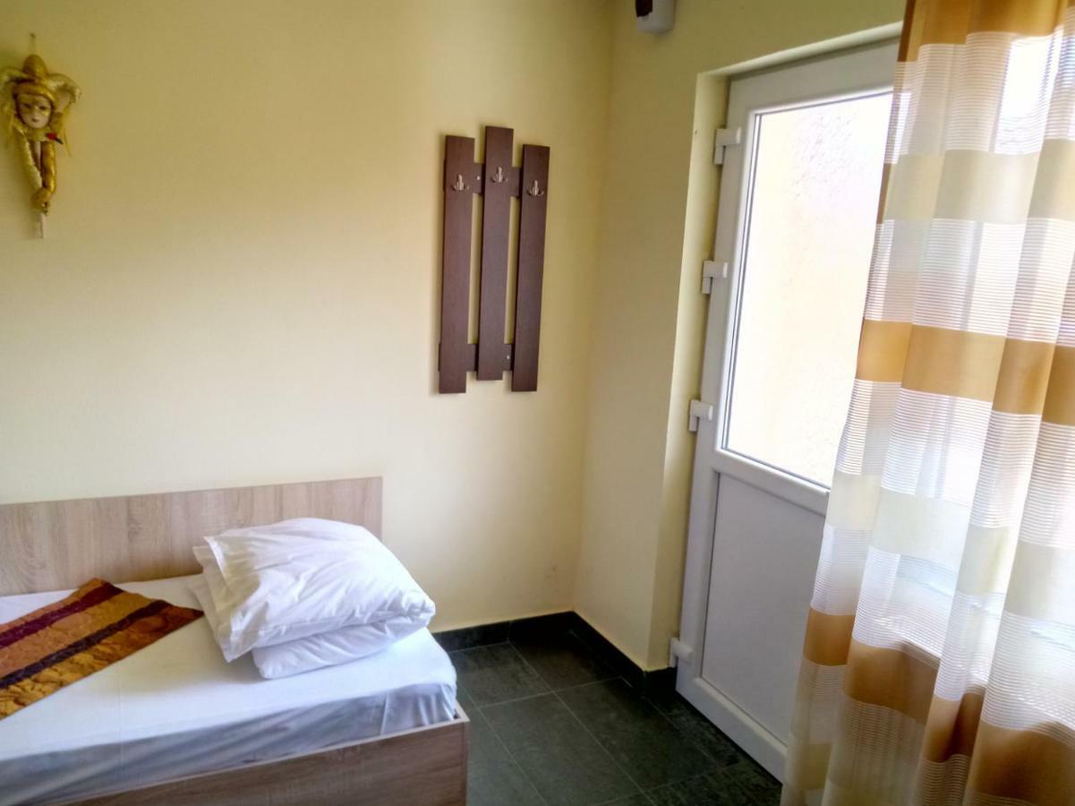 Camere De Inchiriat Carpati Хунедоара Экстерьер фото