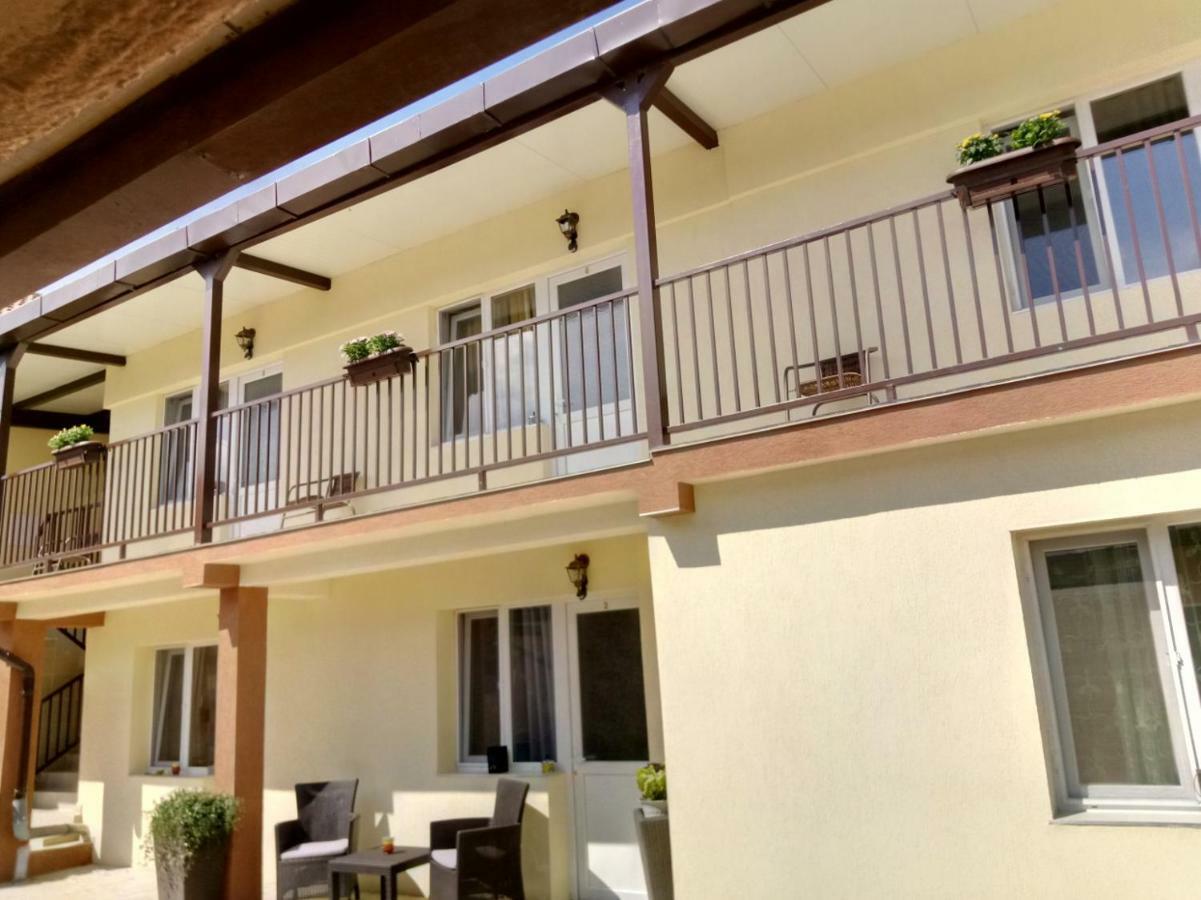 Camere De Inchiriat Carpati Хунедоара Экстерьер фото